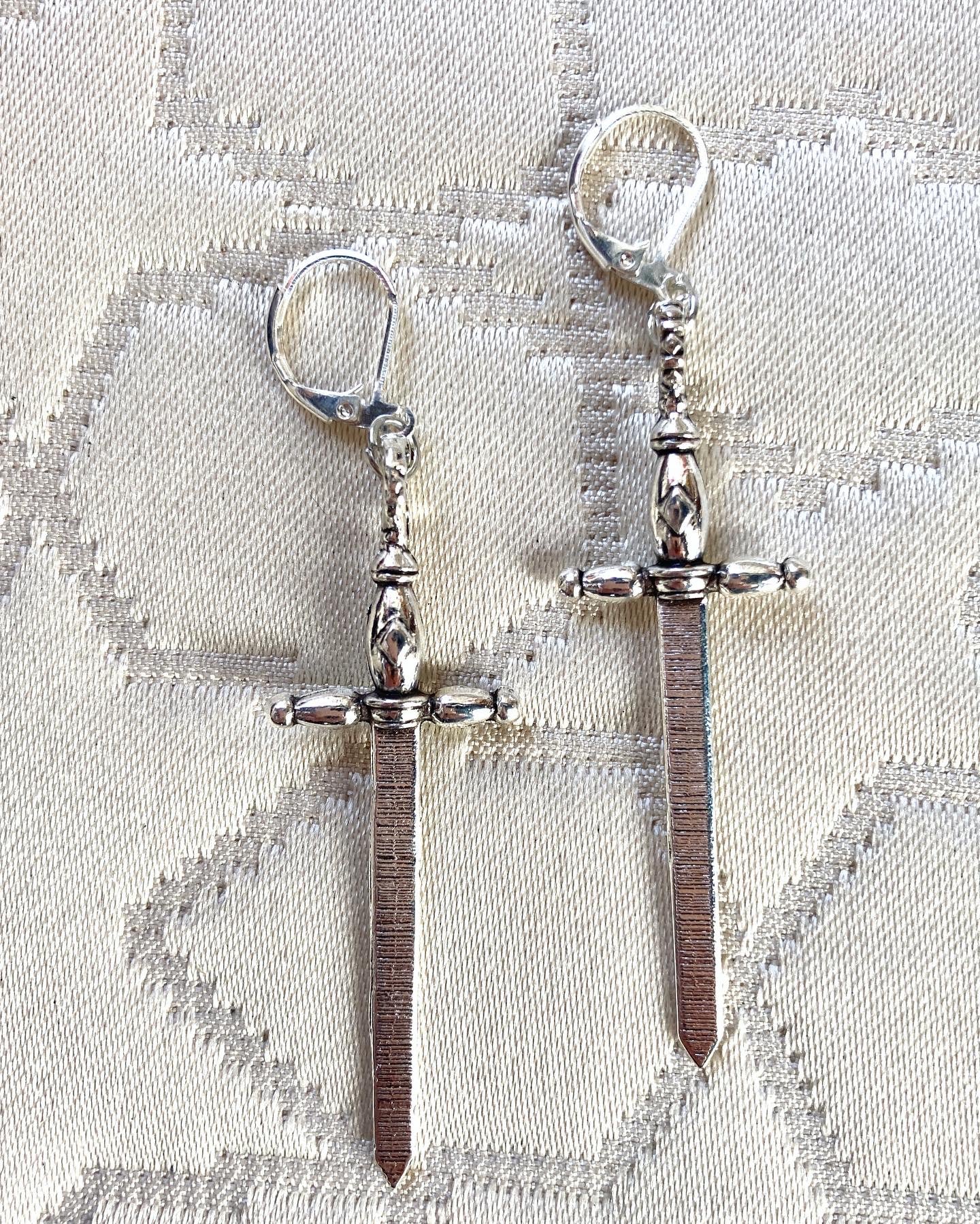 TINY DAGGER Earrings! Tiny weapons for your ears!